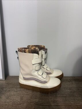 Vans Women’s Cream High-Top Snow Boots with Patterned Cuff